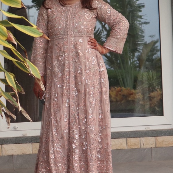 Pakistani suit for sale! Brand new worn once. - Picture 1 of 5